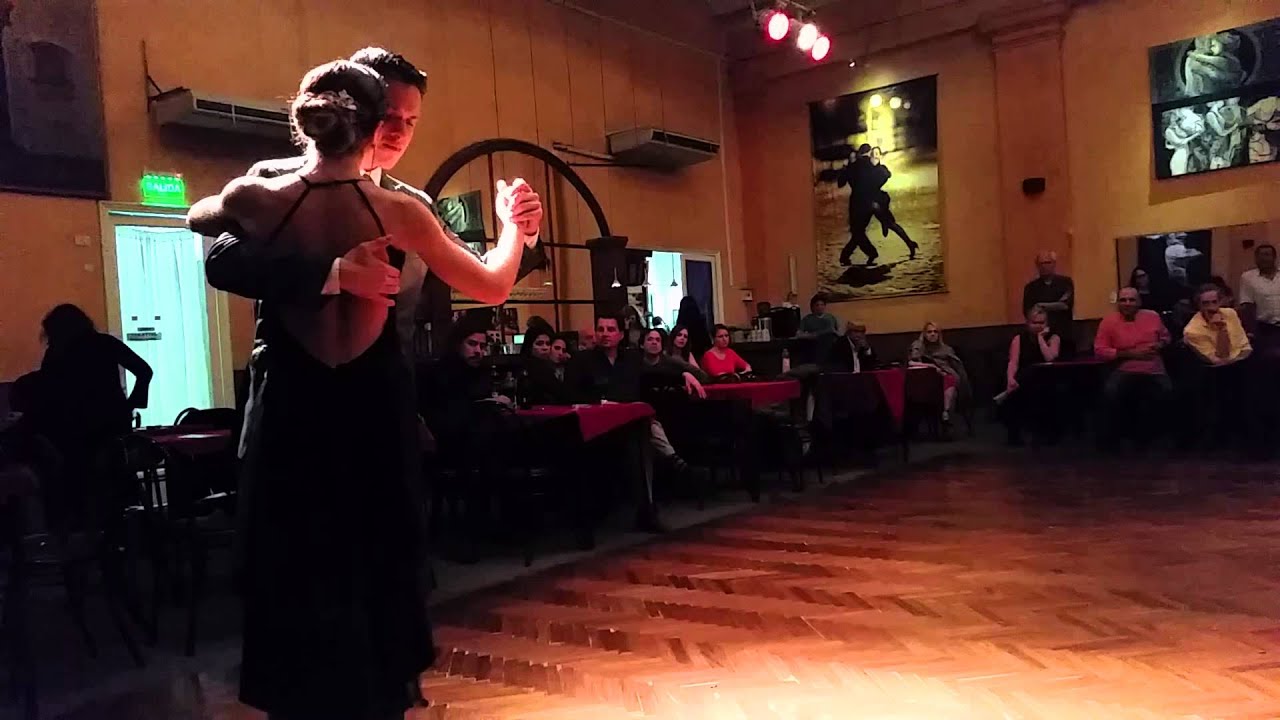 Adriel Bournissen y Soledad Mallo en Soho Tango - El bazar de los jueguetes