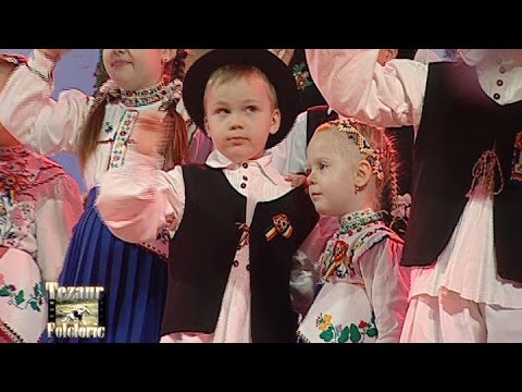 Ansamblul Folcloric Cununiţa Năzdrăvană, la Tezaur folcloric