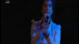 Imogen Heap 'Daylight Robbery' live at V2006 (clip)
