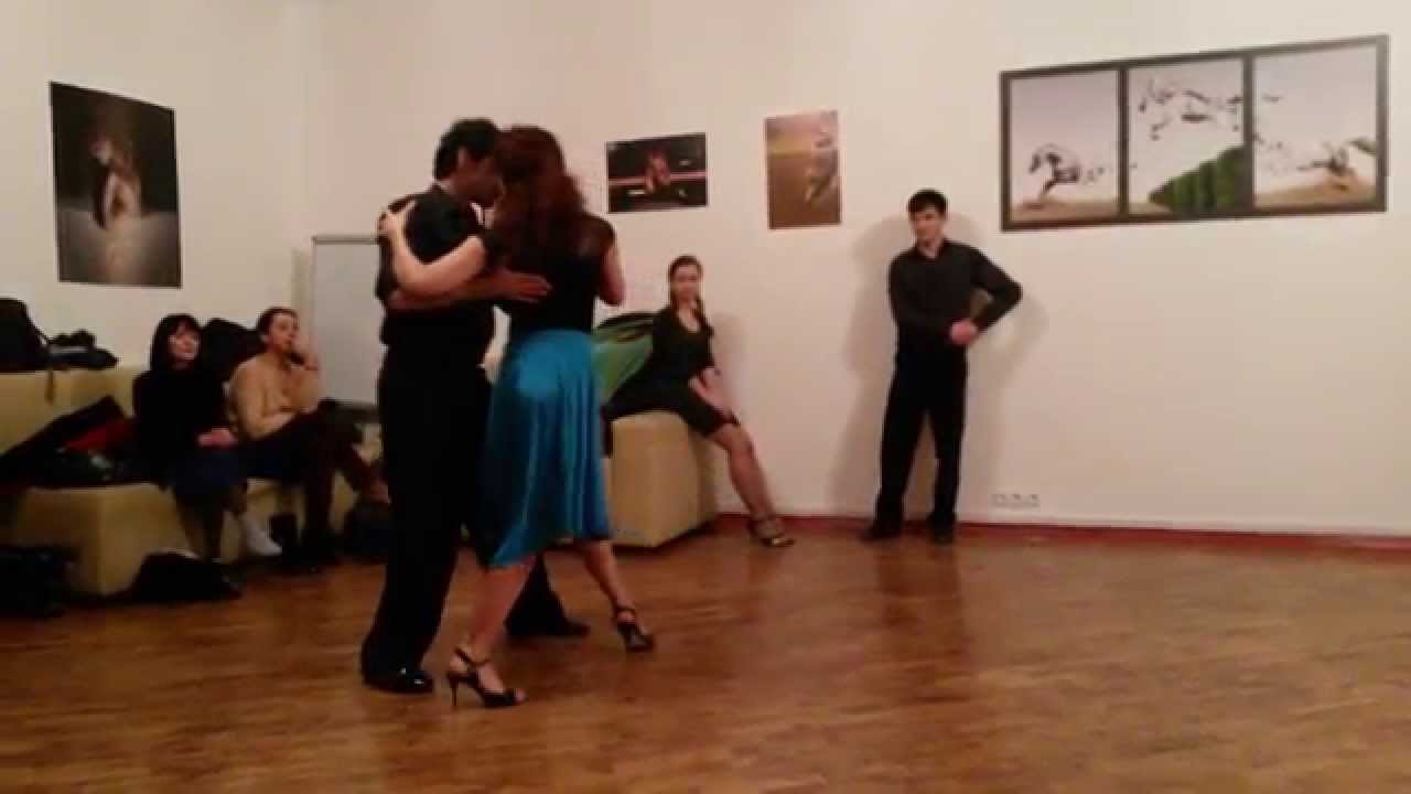 "Tango salon": walking with cortes in slow-mo - Fernando de Lutiis