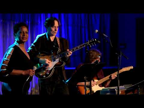 Barbara Carr & On Big Shoulders - "Good Woman Go Bad"