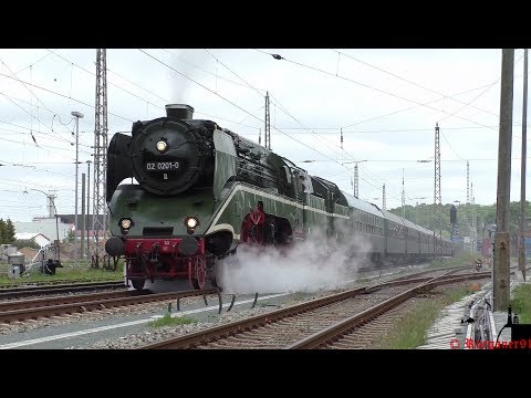 [HD] DR Dampflok 18 / 02  auf der Insel Rügen , m. langen Bremsenquietschen