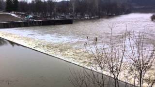 preview picture of video 'Lock 4 Frankfort Kentucky 12-20-10'