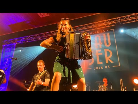 Claudia Hinker und die Lauser spielen die "Tiroler Buam Polka" Live