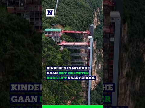 Kinderen van Chinees bergdorpje Nizhuhe gaan met 288 meter hoge lift naar school