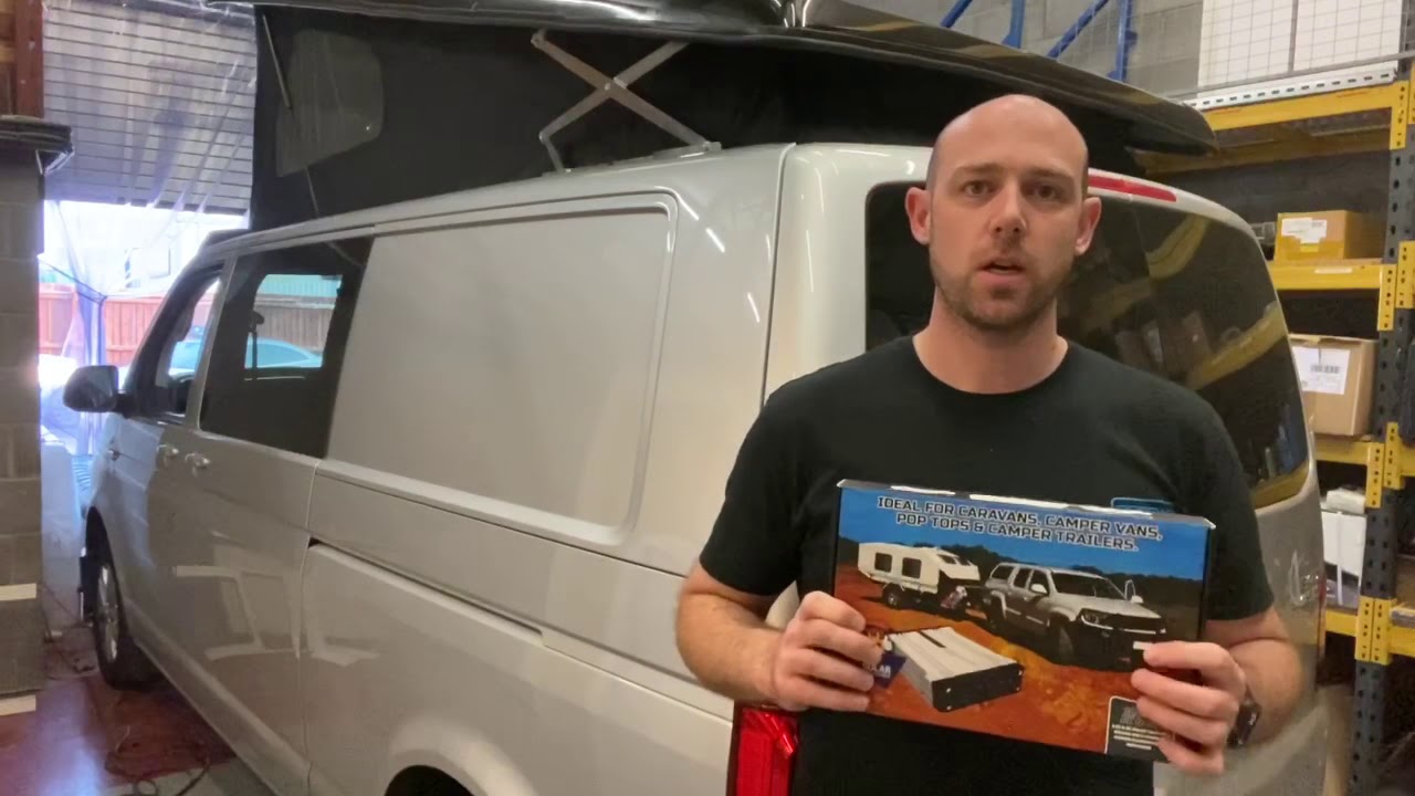 DC - DC 12v 20a Smart Charger with Solar Input.