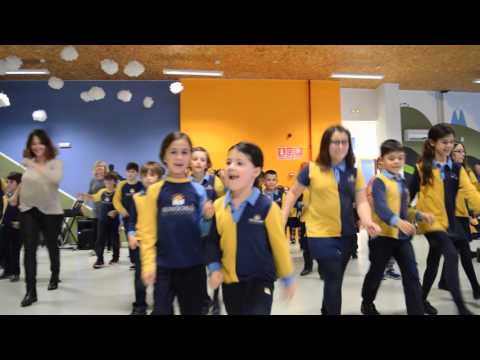 Novaschool Benalmádena. Flashmob Hine ma tov.