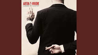 Music video thumbnail preview for Jag Är En Idiot by Asta Kask