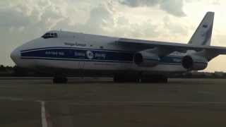 preview picture of video 'Antonov AN-124 Taxiing - Kansas City International Airport (MCI)'