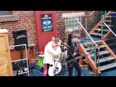 V11 - FIGHT FOR YOUR RIGHT TO PARTY (Live @ Zinc Barnsley)