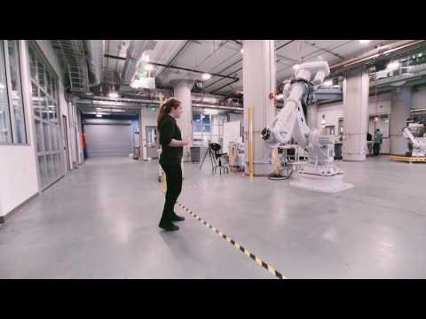 Madeline Gannon interacting with Mimus