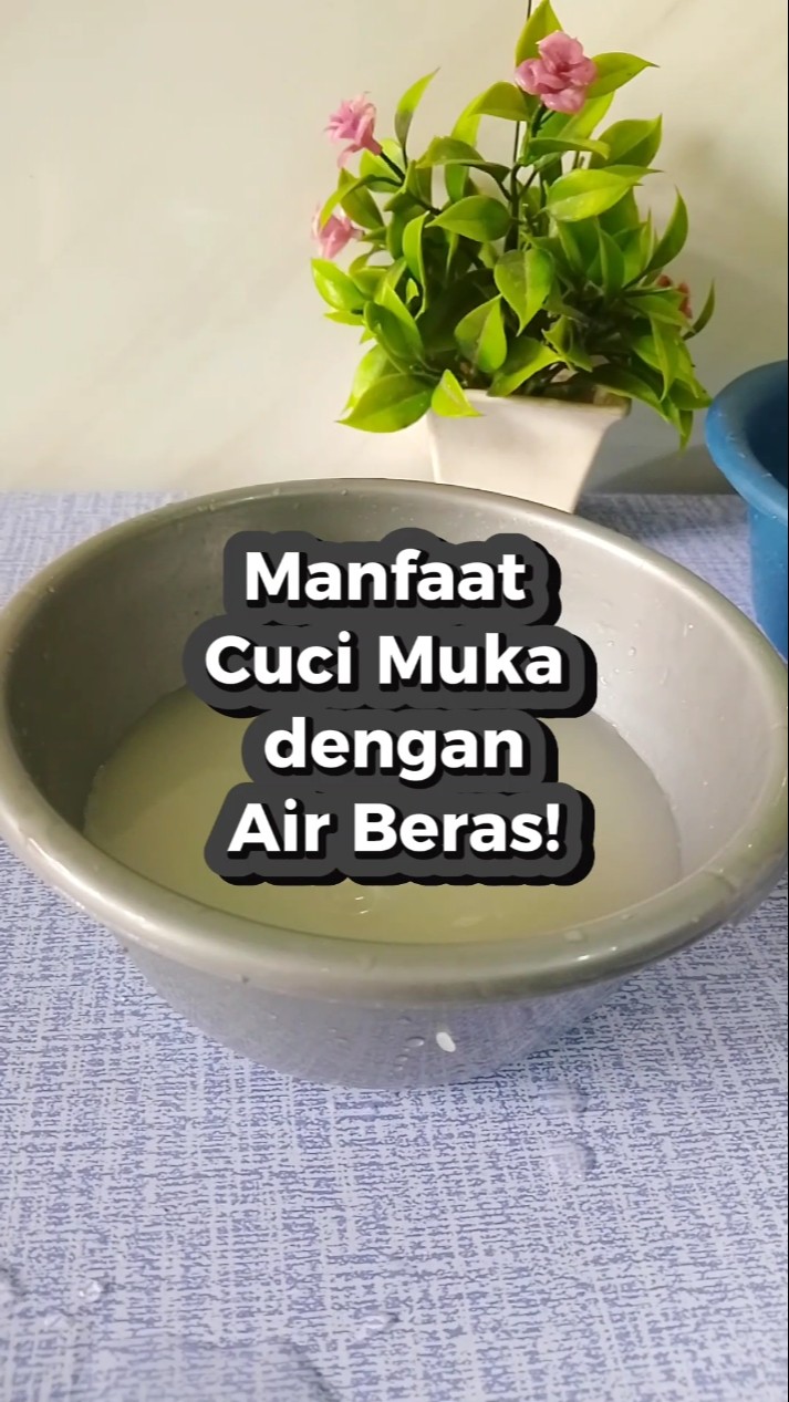 Siapa sangka, air cucian beras bisa bikin wajahmu glowing! 🌟 Coba deh, rahasia sederhana yang bisa kamu praktikkan di r...