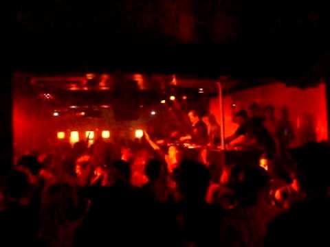 Red Zone 14-03-09:dj Andrea Romani plays Zombie Nation-Kernkraft 400