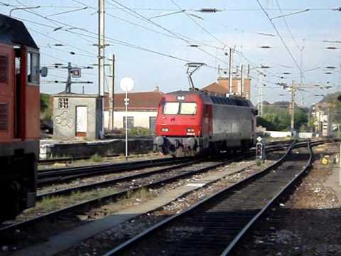 CP 5619 em Manobras e Comboio n.º 77317 - Gaia