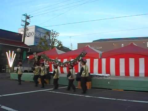 口之津町サンピア祭り2015　長崎県加津佐町若木保育園の龍踊りとひょっとこ踊り