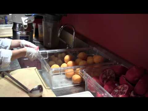 Bar de sucos interno do Rouge Tomate em Nova York