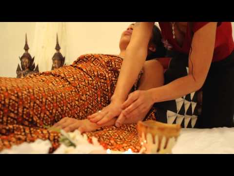 マッサージ・トゥ・ゴー - アロママッサージデモンストレーション