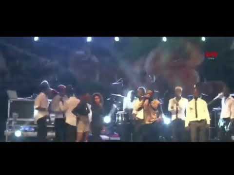 Debordo leekunfaa rend hommage as s Kelly