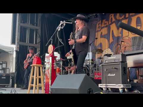 "Baby Hold On" - live (opening for Blackberry Smoke) - CHARLIE BONNET III AND THE GASHOLES