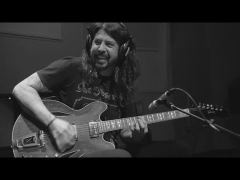 Dave Grohl Play Guitar 3 In Master Version
