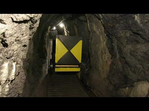 Schrägaufzug im Fort Cindey - Talfahrt in der Kurve