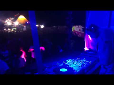 Fernando Soares - "Sweet Sour Love" played @ Weira Remember 2013 by Sugar D.