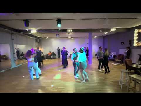 Welttanztag 2025 - Weltrekordversuch Bachata - Tanzschule Dance Company