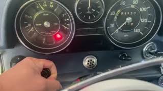 1971 Mercedes-Benz 220 Diesel Cold Start