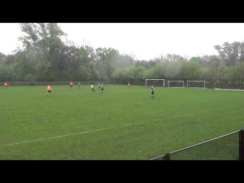 Olaboga. To chyba szmata. Bramka dla AGAPE Białołęka w meczu z Kamionkiem.