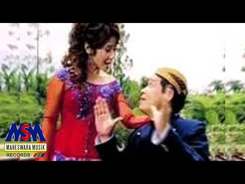 INE SINTHYA feat. HERMAN ANGGITA - PLEMBUNGAN KARET [OFFICIAL MUSIC VIDEO] LYRICS