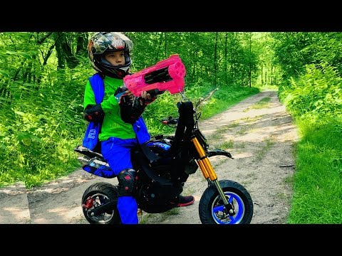 GRANNY vs Den on kids Pocket Bike. Nerf gun game. Pretend play in real life! Horror for children