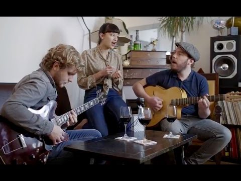 CALOE'S LIVING ROOM - Silencio