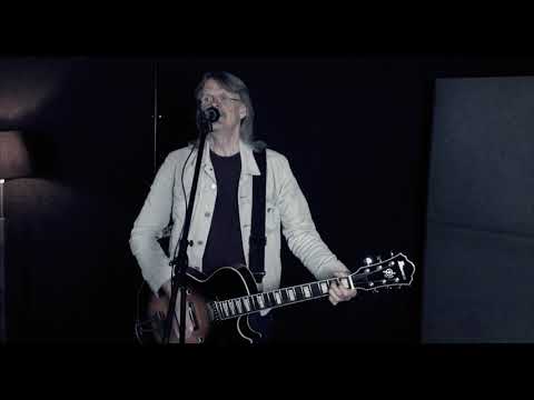 Unrequited To The Nth Degree (Loudon Wainwright III - cover by an Oxford busker)