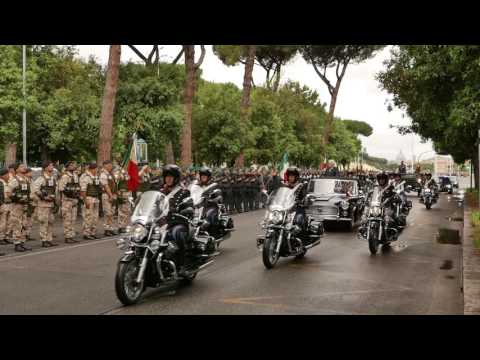 il Presidente della Repubblica passa in rassegna i reparti