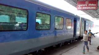 preview picture of video 'IRFCA - 2006 KALKA SHATABDI WITH A FRESH NEW LOOK'