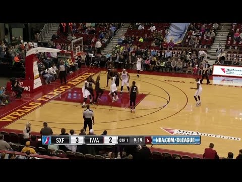 Russ Smith posts 19 points & 11 assists vs. the Skyforce, 2/27/2015