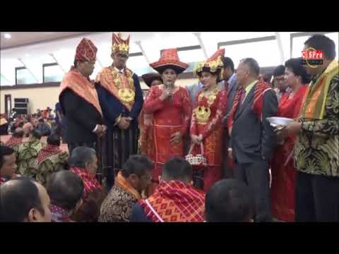 NGGALARI ULU EMAS MAN KALIMBUBU- MEMBAYAR HUTANG ADAT  KALIMBUBU SINGALO ULU EMAS -  ADAT KARO