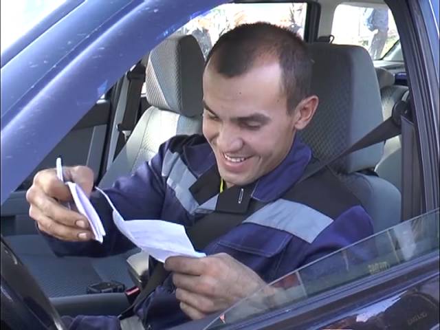 Автобус “шагает” по району 