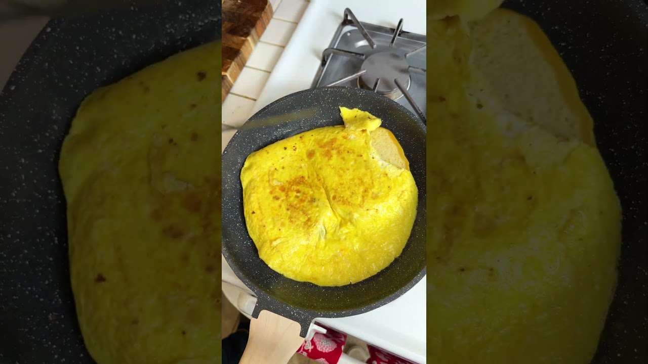 🍳 Easy one pan breakfast sandwich! #breakfastideas #eggs