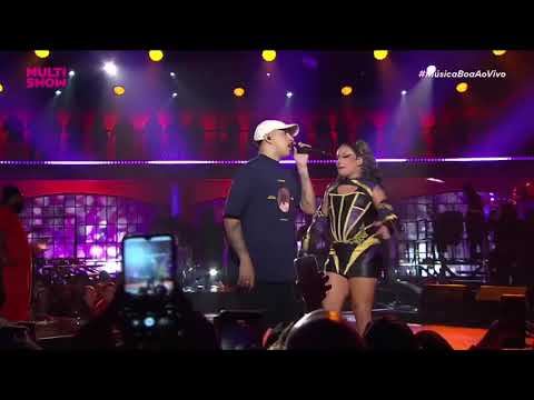 Gloria Groove e Delacruz cantando "Fico Assim Sem Você" no Música Boa Ao Vivo