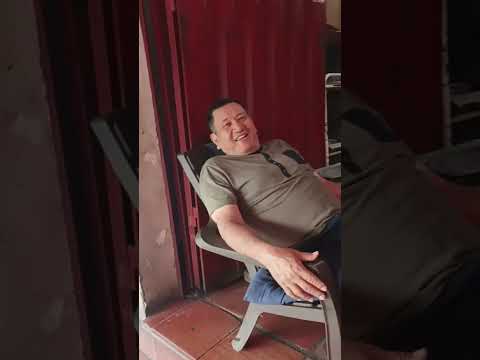 ¡Cosas que solo pasan en Colombia! El señor del granero 😂