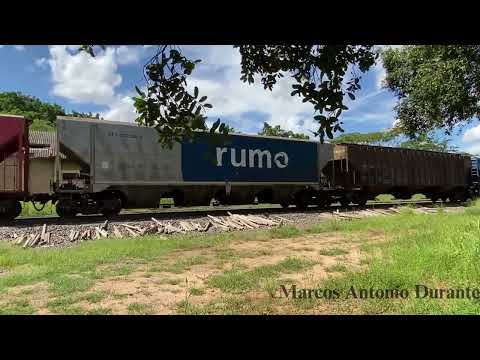 Trem da Rumo passando pela estação de Santa Adélia-SP dia 01/04/2.023