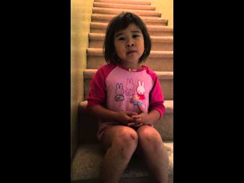 6歳の女の子は彼女のお母さんに人生の教訓を呼び出します。 (A 6 year old girl give her mom a wake up calls a lesson of life)