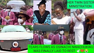 Download lagu Osinachi Nwachukwu twin sister in tears as she minister at her sis burial mp3