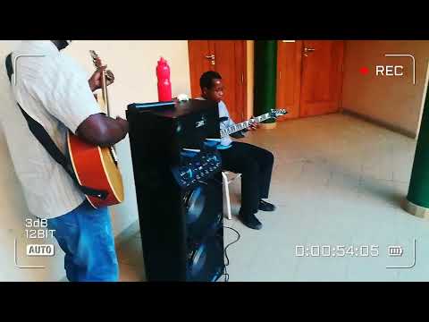 Rock Dellura e Isac interpretando hodi versao Hortencio Langa e Arao Litsure no Complexo Pedagogico