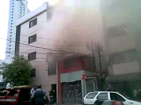 Incendio em predio da Rua Scuvero.