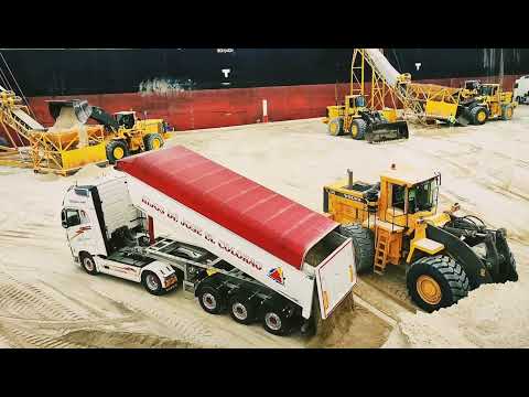 cargando barco en garrucha con volvos L330 y L350 F