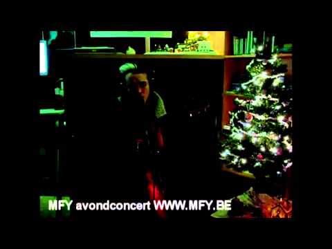 Yass Smaali 'Far away from home' live op radio MFY