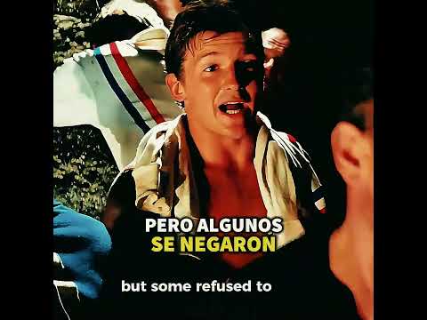 Prisioneros de guerra aliados usan partido de fútbol para fuga masiva del estadio de París.