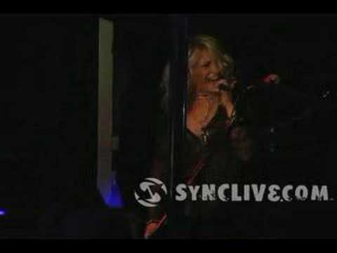 LadyFOX performing on SyncLive.com